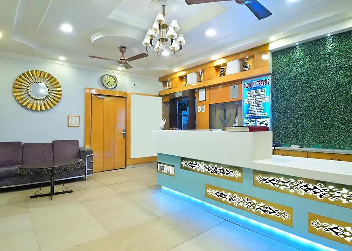 Glow Inn Paharganj-3 Mins Walk From New Delhi Railway Station